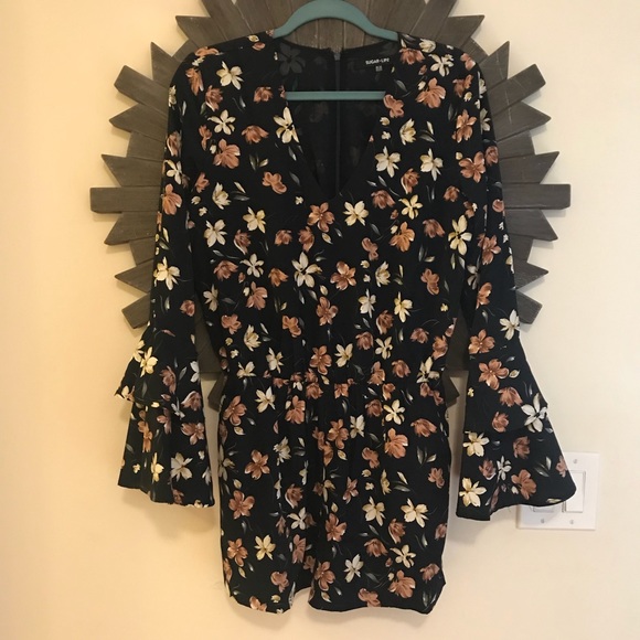 Floral Sugarlips Bell Sleeve Romper - Picture 2 of 5